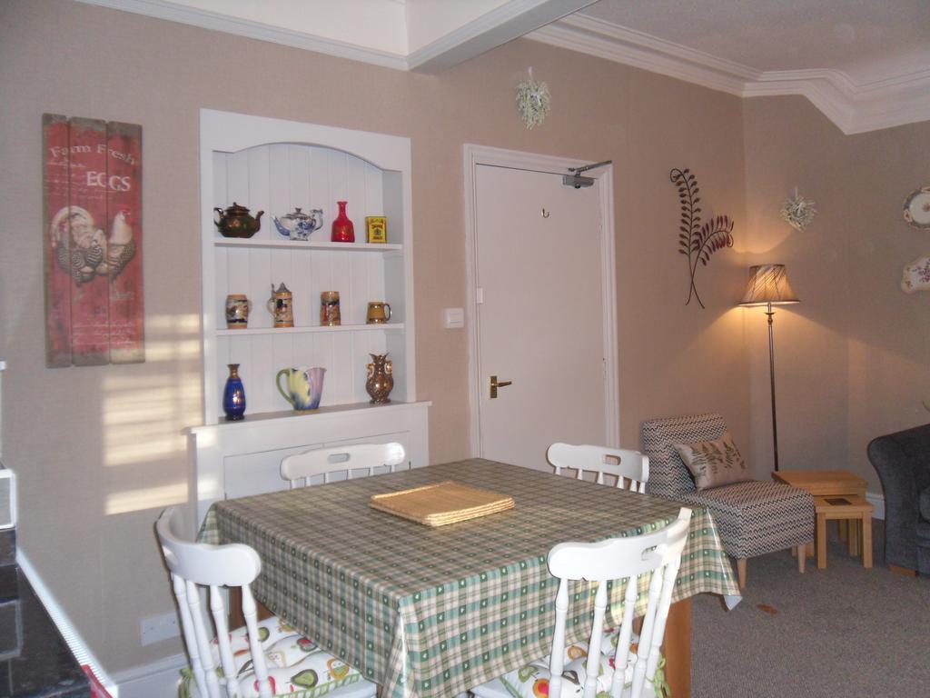 Claremont House Holiday Apartments 랜디드노 객실 사진